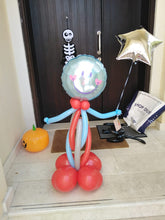 Load image into Gallery viewer, Smiley Face Character table center bouquet with Star Foil happy Birthday personalized