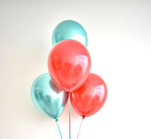 Load image into Gallery viewer, I&#39;m Back Elf On The Shelf -  4 Chrome Green &amp; Red Balloons